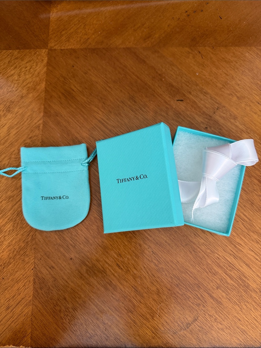 Tiffany & Co. robin's-egg blue box, pouch & white ribbon set